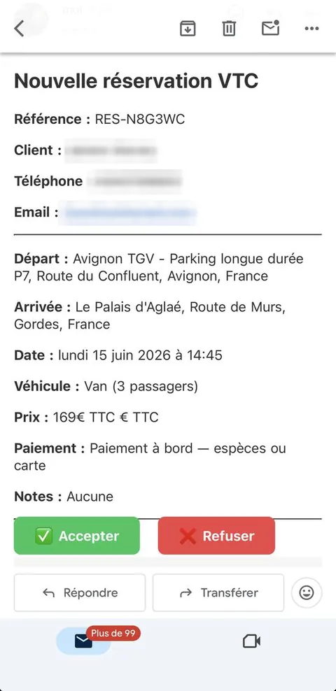 Email de réservation reçu : transfert Avignon TGV vers Gordes en van